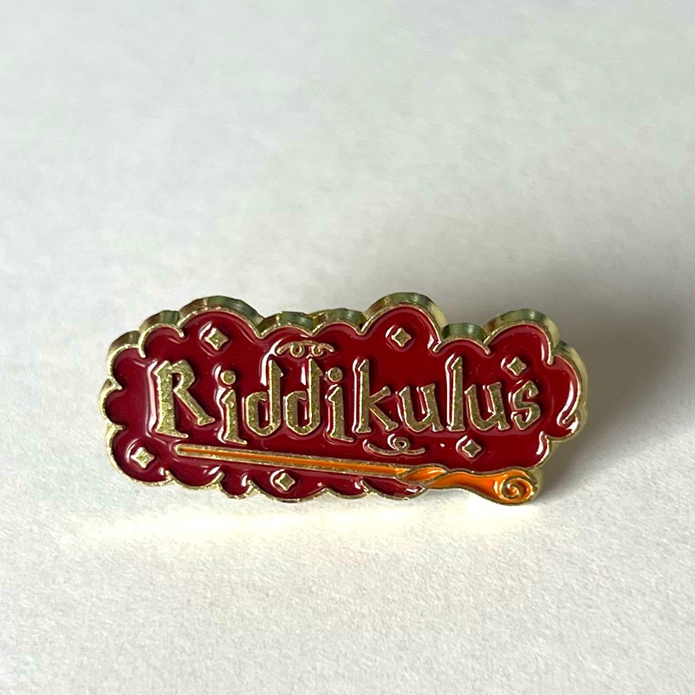 NEW Harry Potter Spell Pin - Riddikulus